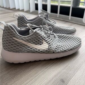 Nike Light Gray Mesh Rosches